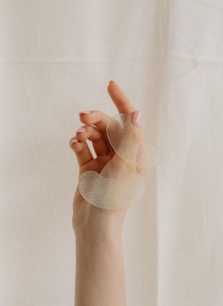 7 Tips for Keeping Your Under-Eyes Looking Bright and Smooth All Day