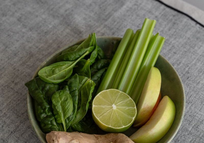 12 Foods That Help Reduce Bloating Naturally